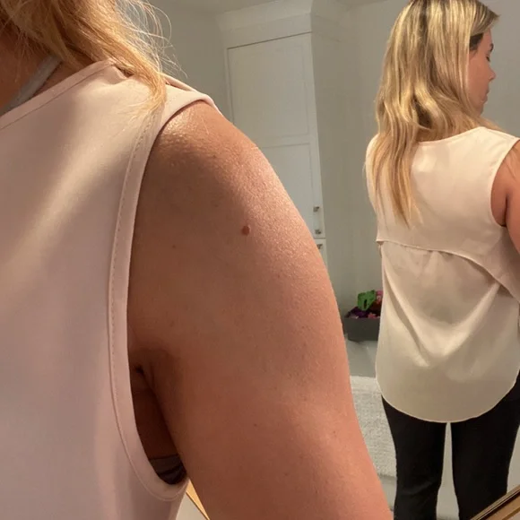 Sleeveless pink silk blouse - Picture 2 of 6